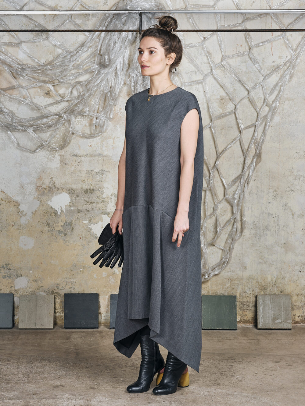 Balenciaga Kleid asymmetrisch mit aufgesetzten Taschen – Bild 4