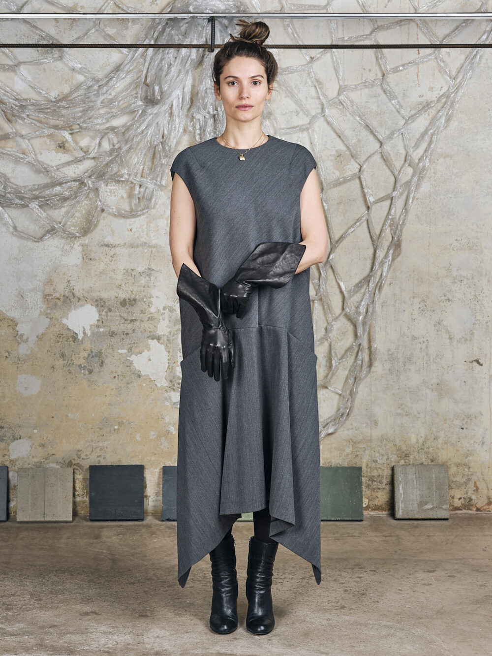 Balenciaga Kleid asymmetrisch mit aufgesetzten Taschen