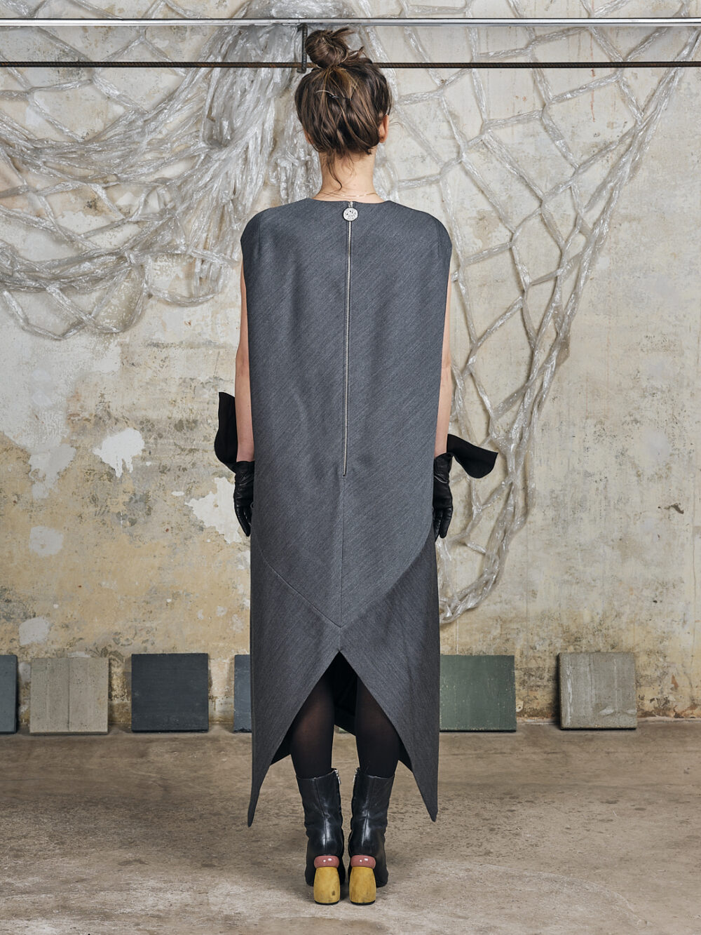 Balenciaga Kleid asymmetrisch mit aufgesetzten Taschen – Bild 2