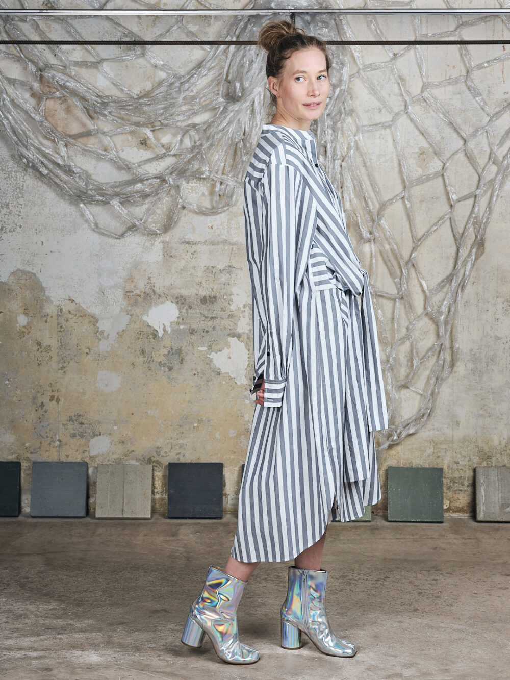 Proenza Schouler gestreiftes Hemdkleid zum Binden – Bild 2