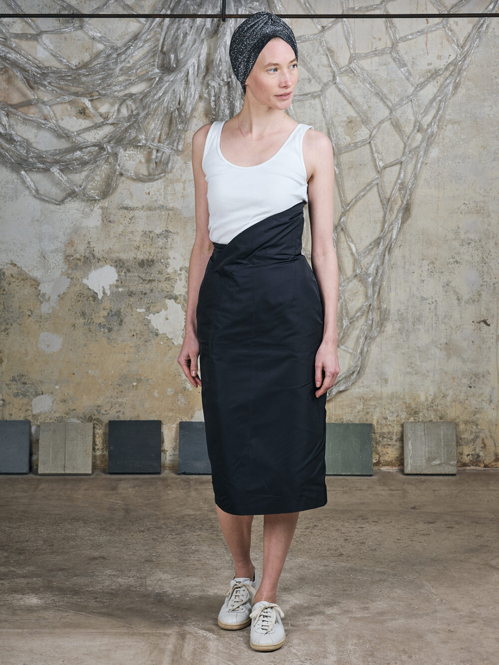 Jil Sander Rock, asymmetrisch hochtailiert