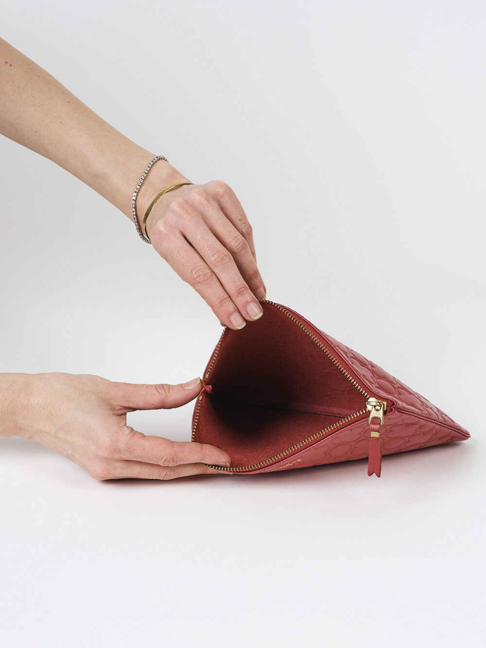 Comme des Garcons Pouch mit gestanztem Muster – Bild 3